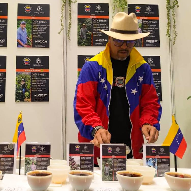 Darveris Rivas - JAVA Guayoyo Coffee Club 02